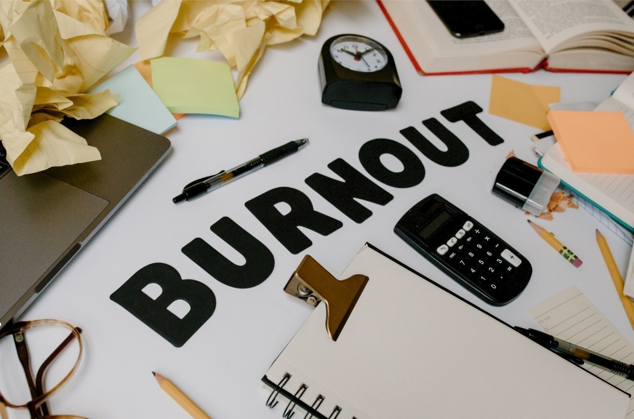 IDENTIFICARE, AFFRONTARE E PREVENIRE IL BURNOUT NELLE PROFESSIONI SANITARIE